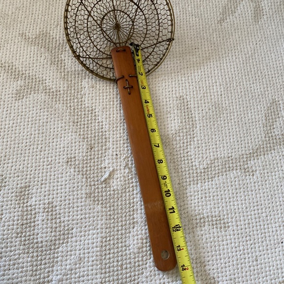 Vintage chicken wire/bamboo fryer strainer! - Picture 7 of 11